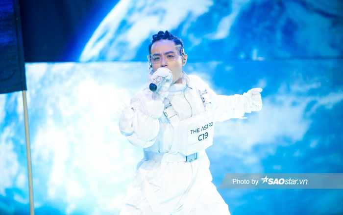 The Heroes: Thanh Duy với bộ trang phục phi hành gia có thiết kế 'có một không hai' Ảnh 2