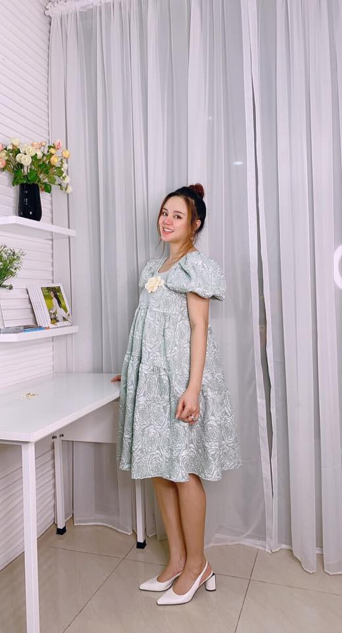 Hiện tại, nữ ca sĩ đang dành thời gian dưỡng sức khỏe để chuẩn bị đón con thứ ba chào đời.