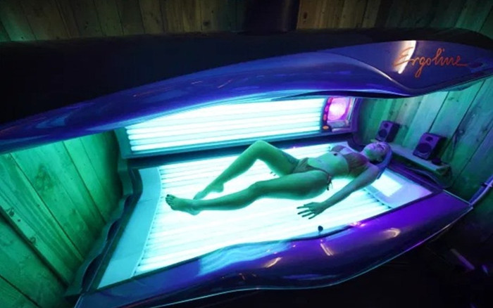 Đến thẩm mỹ viện làm đẹp, cô gái sốc nặng khi thấy xác người phụ nữ nhuộm da Ảnh 2