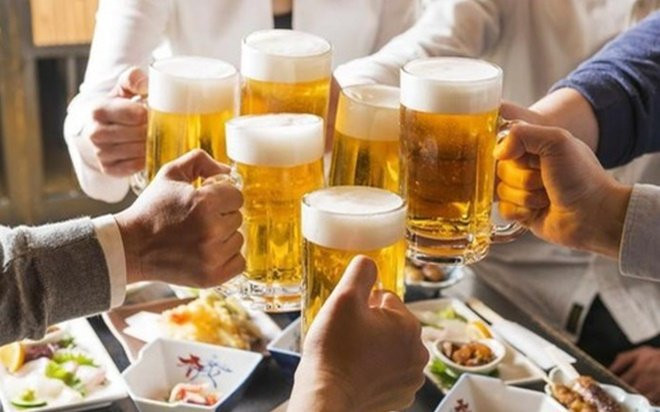 Vừa rời khu cách ly tập trung, 23 người đã kéo nhau đến quán nhậu ăn mừng Ảnh 2