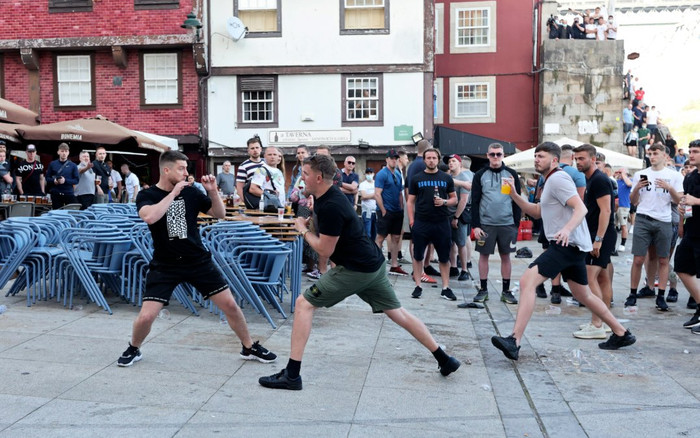 CĐV Man City và Chelsea đấm nhau trước chung kết Champions League Ảnh 2