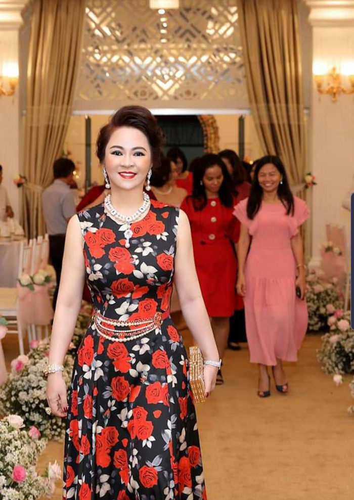 Với lứa tuổi trung niên, bà Phương Hằng có thể nói là vẫn giữ được dáng vóc cân đối, làm bao người ghen tỵ.