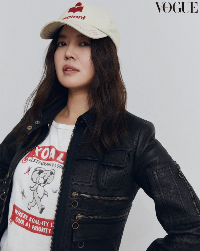 Nữ diễn viên 'Vincenzo' Kim Yeo Jin xuất hiện đầy quyến rũ trên tạp chí Vogue Korea Ảnh 8