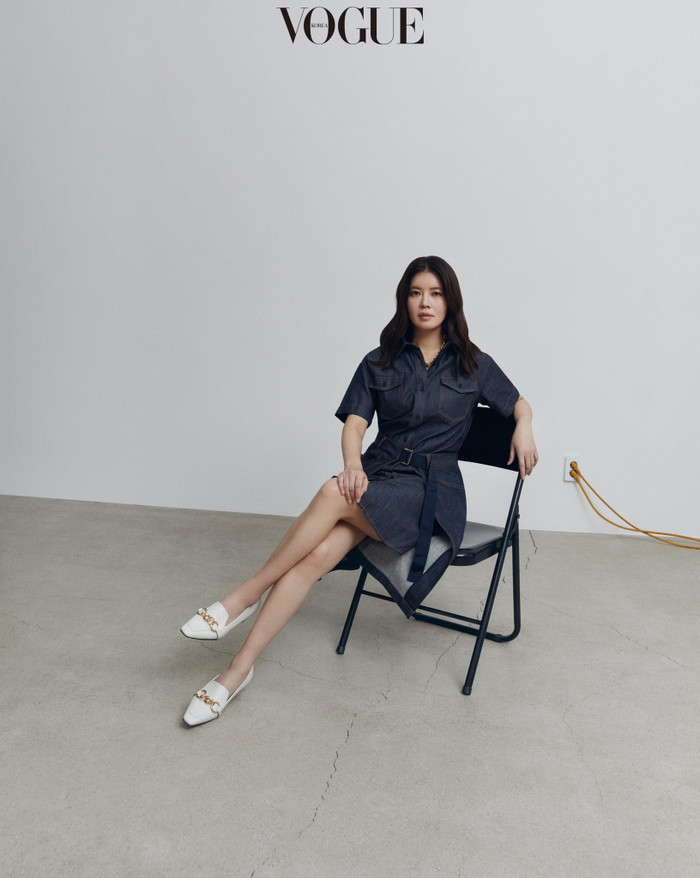 Nữ diễn viên 'Vincenzo' Kim Yeo Jin xuất hiện đầy quyến rũ trên tạp chí Vogue Korea Ảnh 9