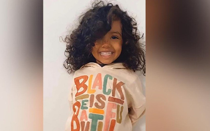 Bé gái 2 tuổi có chỉ số IQ thuộc top cao nhất thế giới, thích học nguyên tố và xem bản đồ Ảnh 2