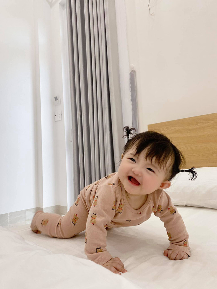 Trong những bức ảnh được đăng tải, thật khó để tìm được điểm khác nhau giữa 'bản chính' Ông Cao Thắng và 'bản sao' bé Winnie.