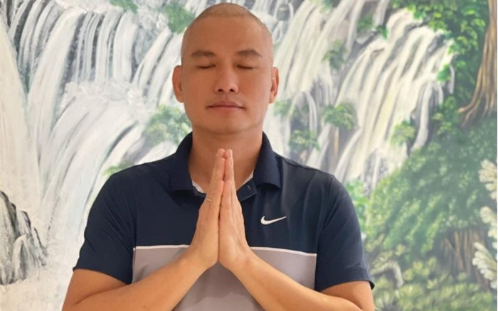 Đột ngột 'xuống tóc', chồng Hoa hậu Jennifer Phạm khiến dân mạng xuýt xoa trước lí do Ảnh 2