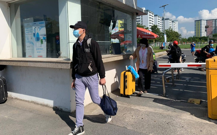 Sinh viên rời ký túc xá ĐHQG để làm khu cách ly, phòng chống dịch COVID-19 Ảnh 2