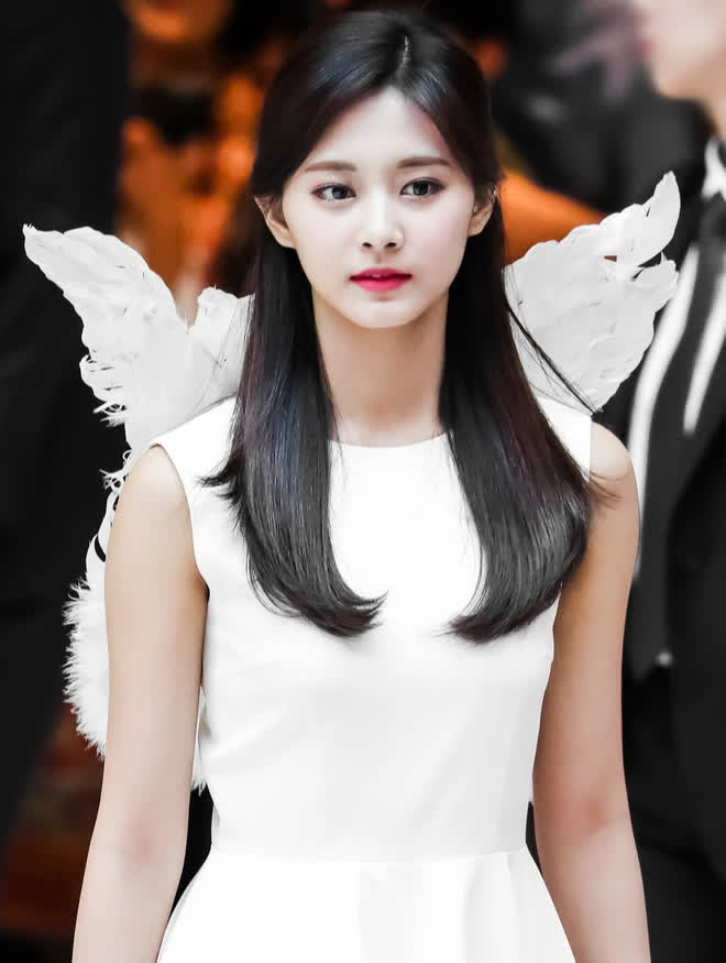 Tzuyu tựa thiên thần trong What is love ?