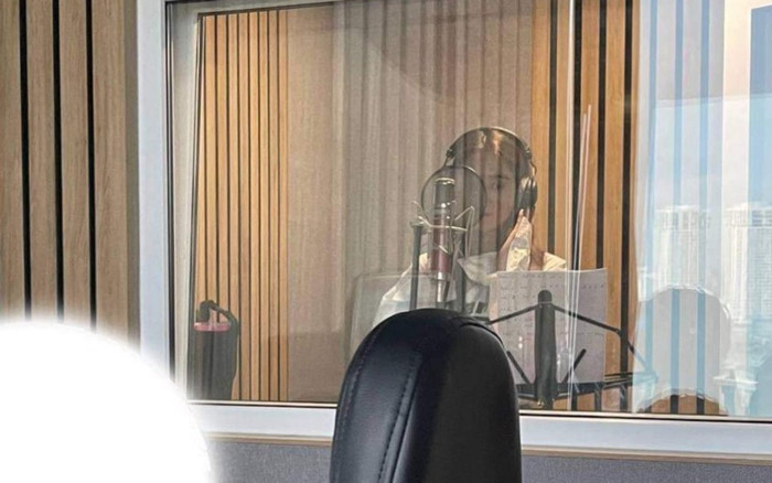 Rò rỉ hình ảnh Ngọc Trinh trong phòng thu: Chuẩn bị debut làm ca sĩ? Ảnh 2