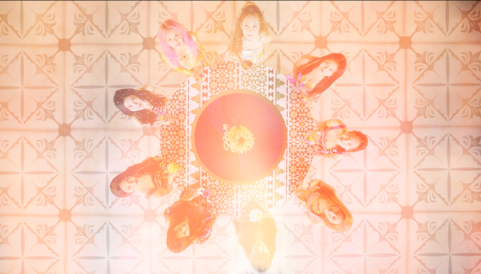 JYP hết tiết kiệm, không còn dùng phông xanh cho Twice trong sản phẩm comeback? Ảnh 3