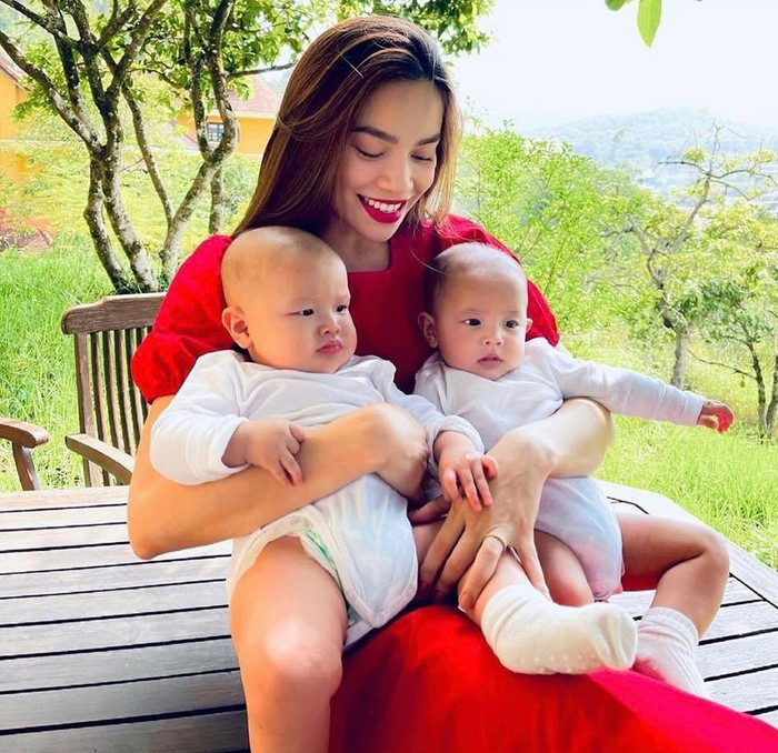 Khoảnh khắc 'dở khóc dở cười' của hai bé song sinh Lisa - Leon nhà Hà Hồ này khiến fan rất thích thú.