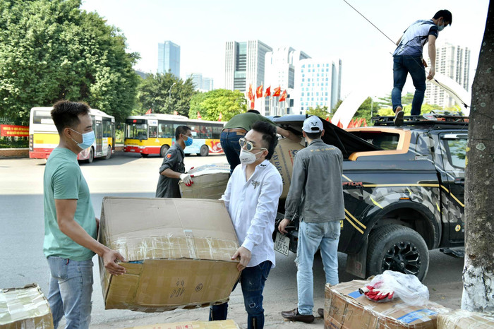 Nhiều nghệ sĩ 'chắp cánh yêu thương' gây quỹ ủng hộ Bắc Giang chống dịch Covid-19 Ảnh 1