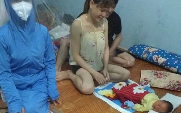 Sinh con trong phòng trọ ở khu cách ly xã hội, nữ công nhân được chủ nhà trọ đỡ đẻ thành công Ảnh 2
