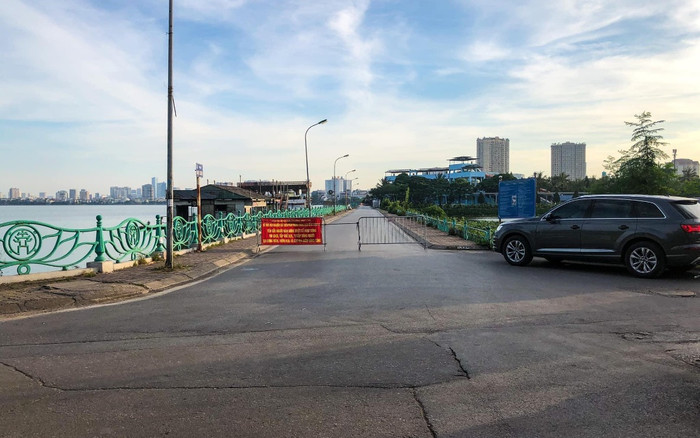 Hà Nội: Lập chốt chặn quanh hồ Tây, ngăn người dân đi xe đạp, chụp ảnh để phòng dịch Covid-19 Ảnh 2