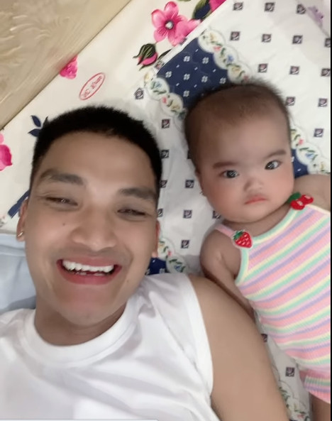 Biểu cảm đáng yêu của bé Minnie khiến dân mạng 'đứng hình'.