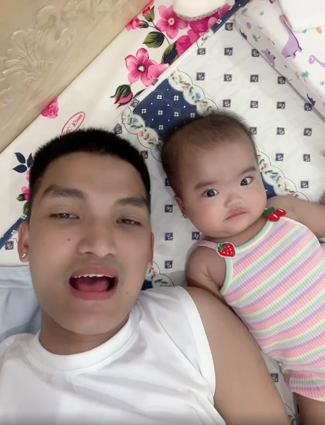 Mạc Văn Khoa làm clip trêu con gái, tuy nhiên biểu cảm của bé Minnie khiến dân mạng 'đứng hình' Ảnh 3