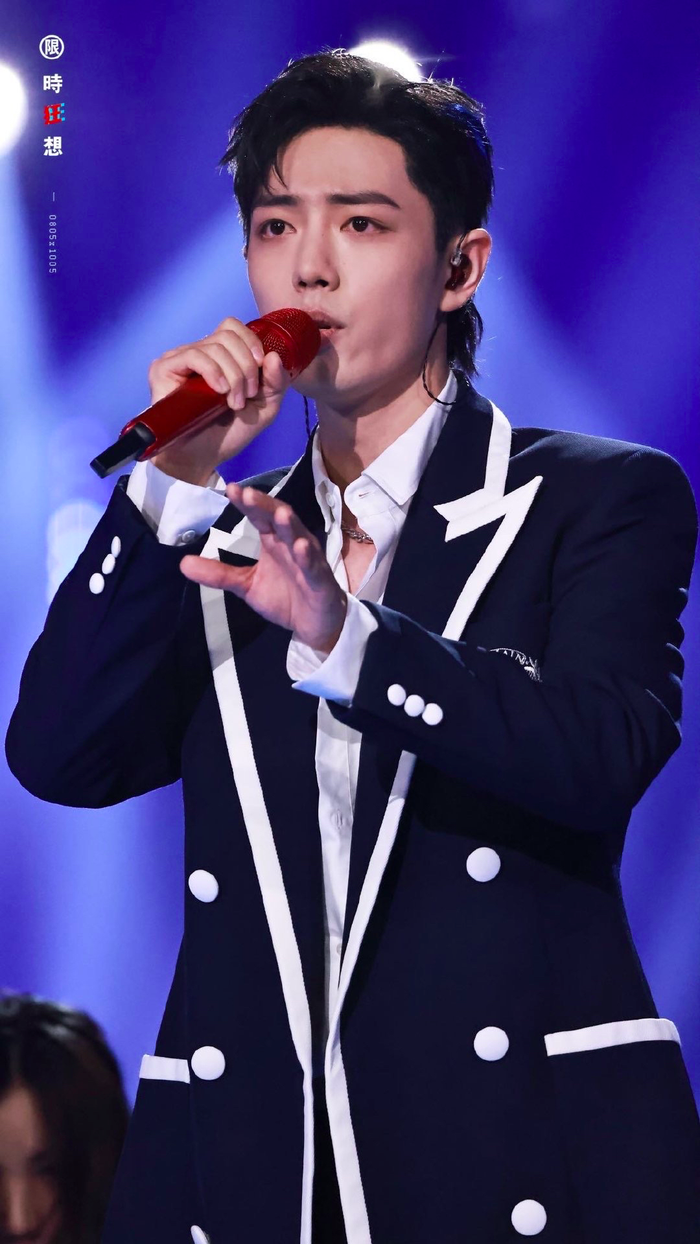 Sự trái ngược giữa 2 mỹ nam tại Đêm sục sôi: Ngô Diệc Phàm đẹp trai hút hồn - Tiêu Chiến trở nên khác lạ Ảnh 13