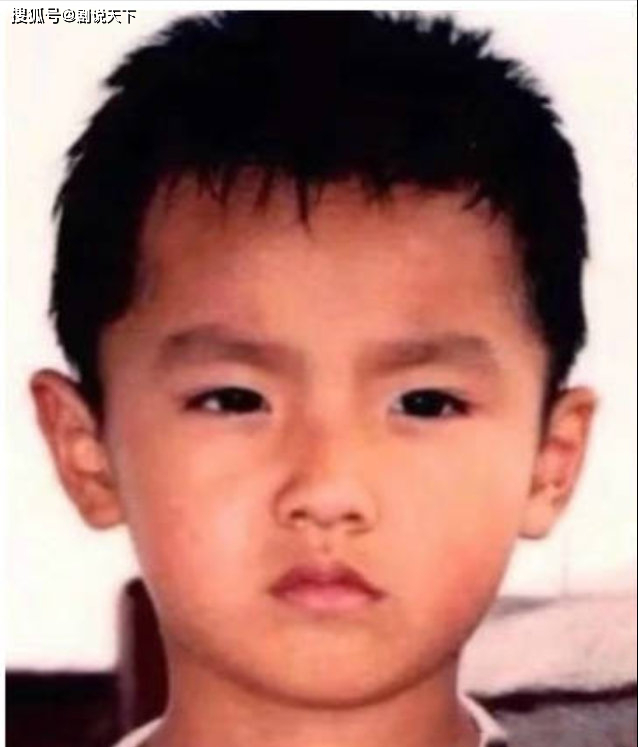 Biểu cảm trầm tư ngàn năm không đổi của Ngô Diệc Phàm