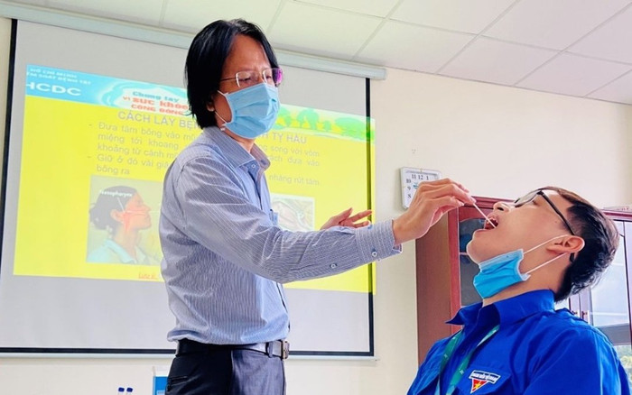 TP.HCM huy động sinh viên trường y lấy mẫu xét nghiệm Covid-19, đảm bảo 50.000 mẫu/ngày Ảnh 2