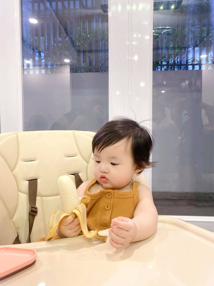 Winnie tiếp tục 'gây bão' với loạt ăn chuối cực 'bá đạo'.