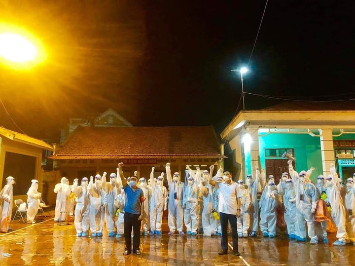 Dù mệt mỏi nhưng đội ngũ y tế vẫn quyết tâm đẩy lùi dịch bệnh.