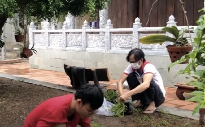 Hoài Linh xuất hiện với dáng vẻ gầy gò giữa lúc vướng ồn ào từ thiện Ảnh 2
