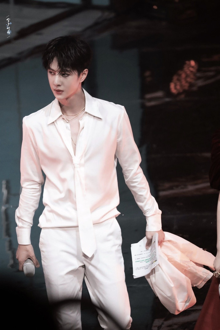 20 sao Cbiz được yêu thích tháng 5: Tiêu Chiến lập kỷ lục, Nhất Bác theo sau, Triệu Lệ Dĩnh đứng cuối! Ảnh 4