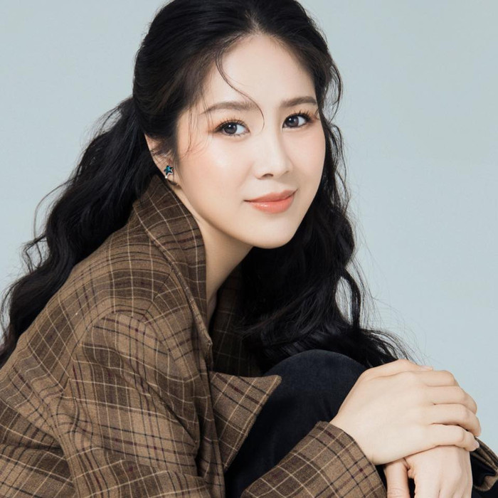 Chỉ thay đổi ảnh đại diện, Lê Phương đã khiến dân tình 'dậy sóng' vì nhan sắc quá xinh đẹp.