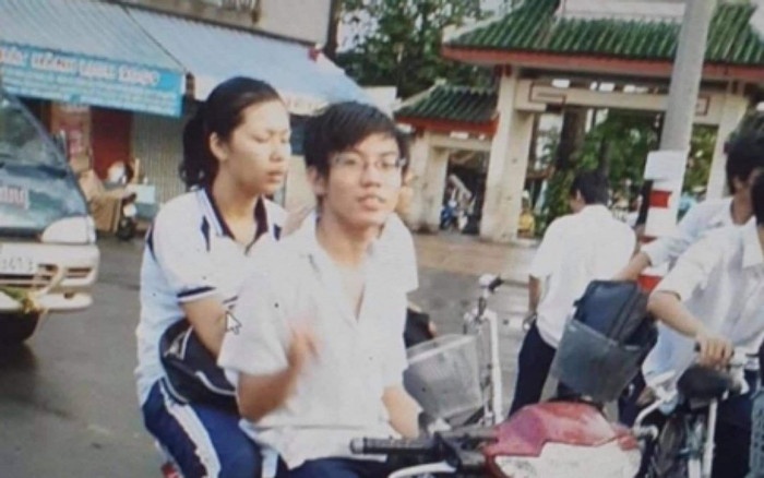 Cười xỉu với loạt ảnh Minh Tú thời 'trẻ trâu', màn dậy thì thành công đúng 100 điểm Ảnh 2