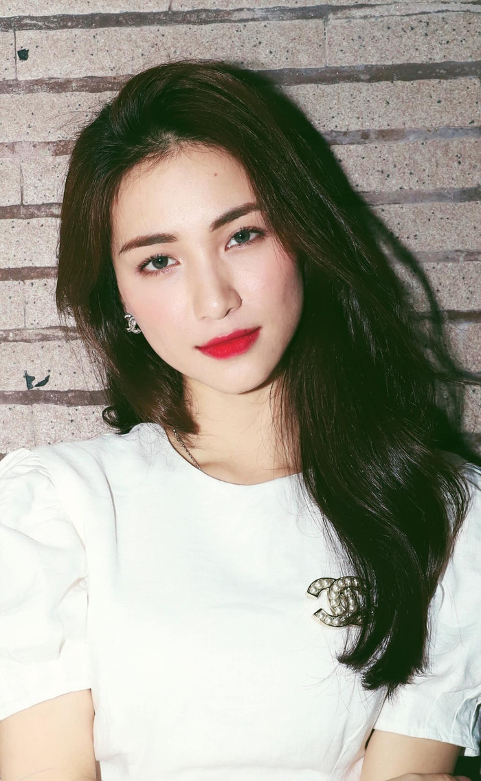 Hòa Minzy gửi lời động viên đến mọi người cùng chung tay vượt qua giai đoạn khó khăn hiện tại.