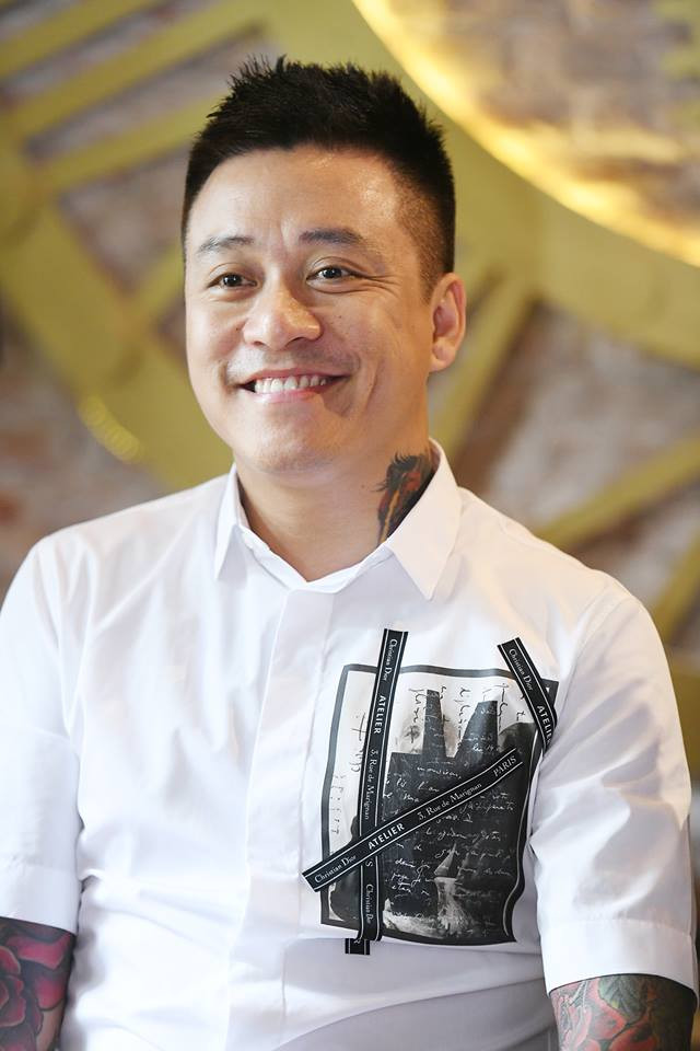 Ca sĩ Tuấn Hưng và nhóm từ thiện của mình không thể đến trực tiếp vì giãn cách xã hội.