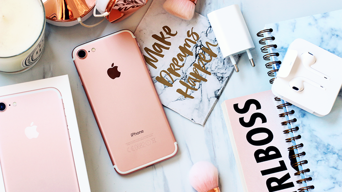Rose Gold từng là màu sắc rất được yêu thích trên iPhone 6/6 Plus, iPhone 6s/6s Plus và iPhone SE 2016. (Ảnh: Walpaperlist)