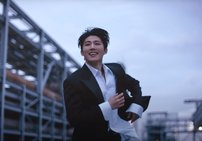 Trở lại đầy mạnh mẽ sau vụ bê bối rúng động Hàn Quốc, B.I lập thành tích đáng nể với MV mới Ảnh 4