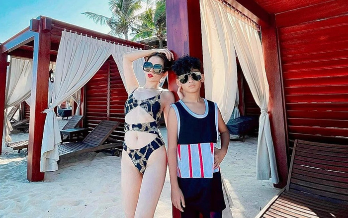 Lệ Quyên mặc bikini khoe body nuột nà bên con trai 10 tuổi Ảnh 2