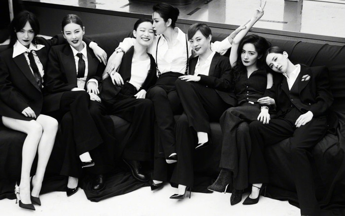 7 chị đại quyền lực Cbiz chung khung hình: Ánh mắt lén lút của Dương Mịch nhìn Đường Yên thật ngọt ngào Ảnh 2