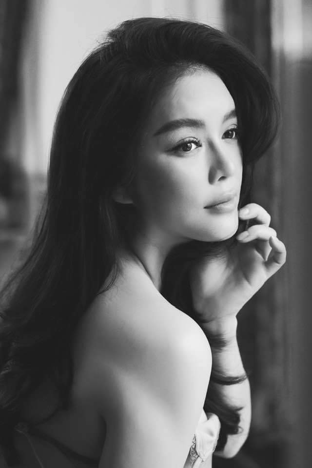 Những thước ảnh đen trắng chất chứa tâm trạng, đầy tự sự.