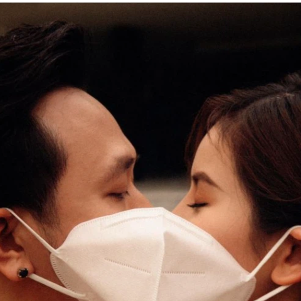 Anh Đức công khai khoe ảnh ôm hôn bạn gái, còn nhắn nhủ lãng mạn lấy lòng ai kia khiến cả showbiz rần rần Ảnh 3