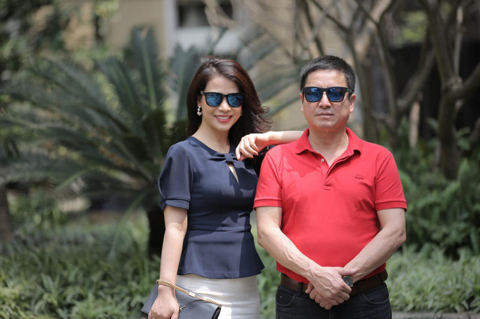 Hậu 'đường ai nấy đi' với NSƯT Ngọc Huyền sau 5 năm yêu và 32 năm chung sống Chí Trung đã tìm được bến đỗ hạnh phúc mới bên nữ doanh nhân Ý Lan. 