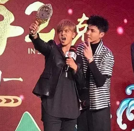 Là 'truyền nhân' của La Chí Tường, liệu Ngô Diệc Phàm có bị tẩy chay? Ảnh 19