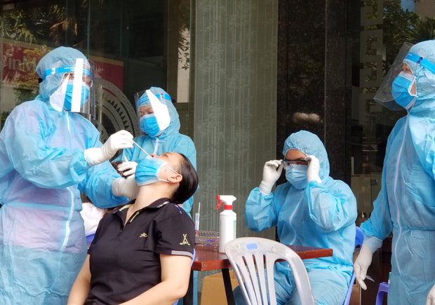 Chuyên gia khuyến cáo xét nghiệm SARS-CoV-2 phải do nhân viên y tế chỉ định.