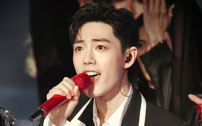 Tiêu Chiến lại bị chế nhạo: Mặt sưng vì tăng cân, hát sai lời lại cố tình thét gào để lên được nốt cao độ Ảnh 2