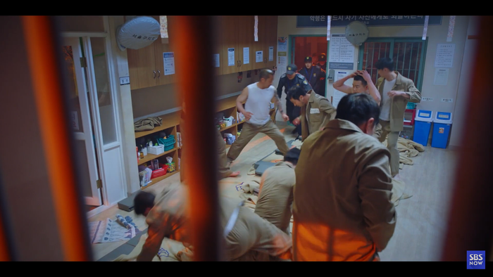 'Penthouse 3': Yoon Hee cặp kè Dượng Tae, Shim Su Ryeon đã chết? - Đừng thấy hoa nở mà ngỡ xuân về! Ảnh 4