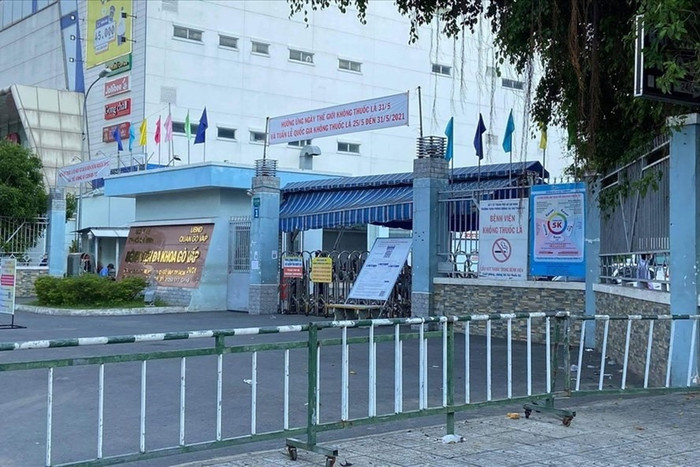 Bệnh viện quận Gò Vấp tạm ngưng hoạt động do có ca dương tính với SARS-CoV-2 từng đến khám. Ảnh: Anh Tú/Lao Động
