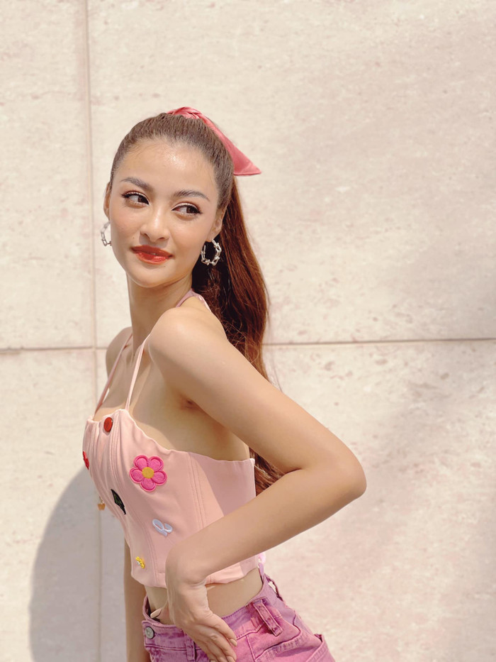 Bản cover ca khúc Cơn mưa ngang qua của Sơn Tùng đến từ Lona Kiều Loan nhanh chóng nhận được nhiều sự chú ý và tương tác của cư dân mạng.