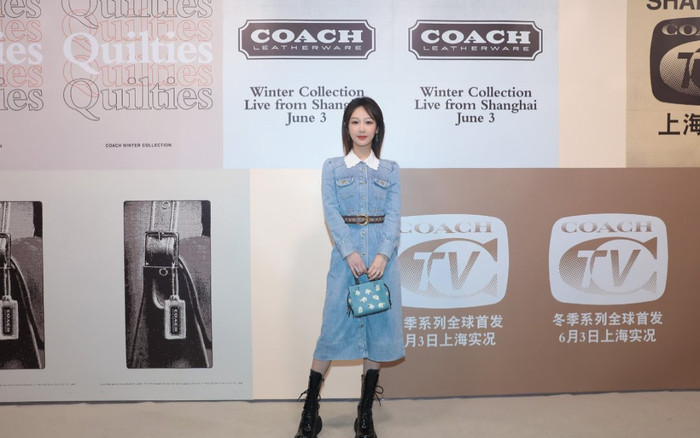 Dương Tử xuất hiện nhạt nhòa với trang phục denim tại show thời trang Ảnh 2