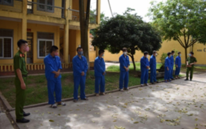 Bắt 9 đối tượng tổ chức đánh bạc, cá độ bóng đá hàng trăm tỷ đồng ở Hưng Yên Ảnh 2