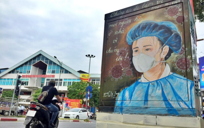 Bốt điện ở Hà Nội khoác lên mình 'áo mới' tôn vinh các 'chiến binh áo trắng' chống dịch Covid-19 Ảnh 2