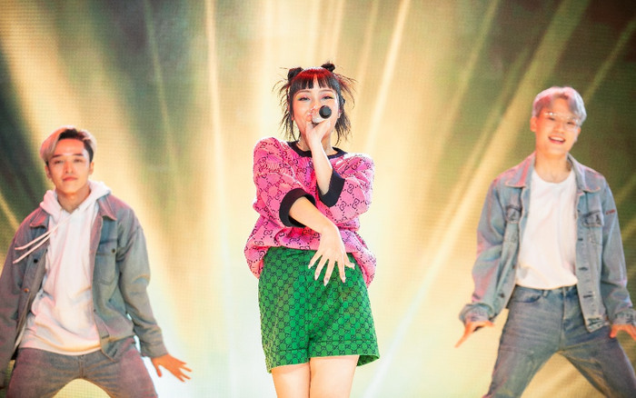 Mỹ Anh gây tranh cãi khi hát hit Bảo Thy, Erik biến hóa khôn lường khiến Master The Heroes 'phát choáng' Ảnh 2