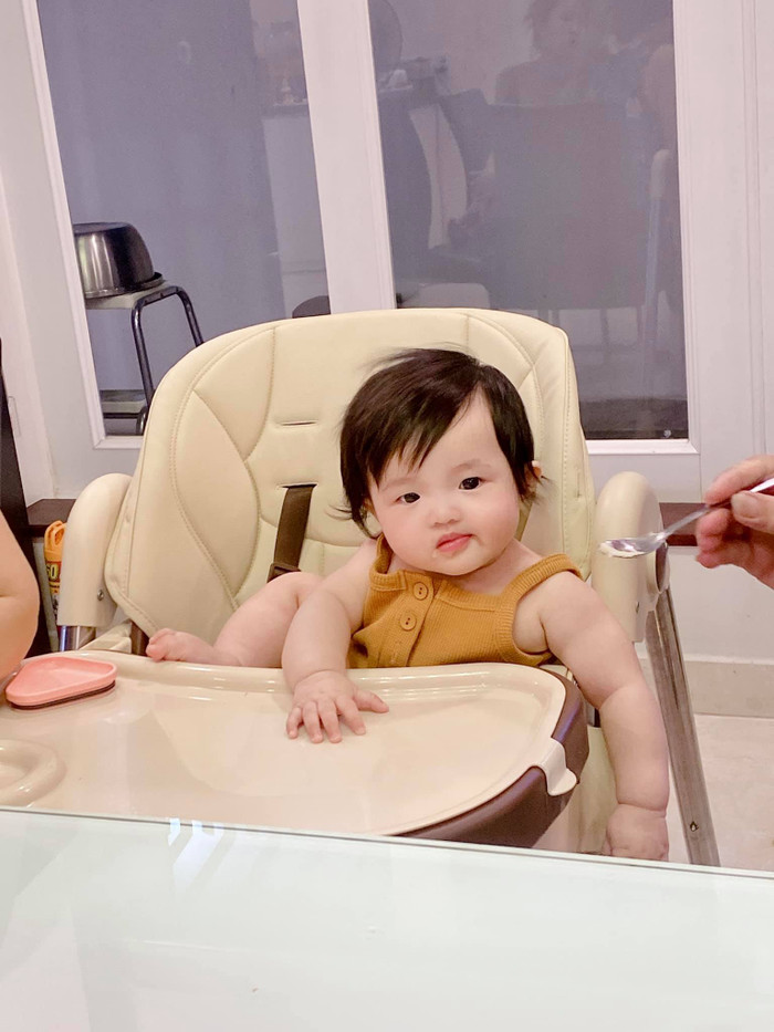 Con gái của Đông Nhi dù có biểu cảm nào vẫn 'cưng muốn xỉu'